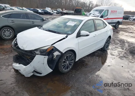 2015 Toyota Corolla S Premium z USA, uszkodzony, nr VIN 2T1BURHE5FC258353